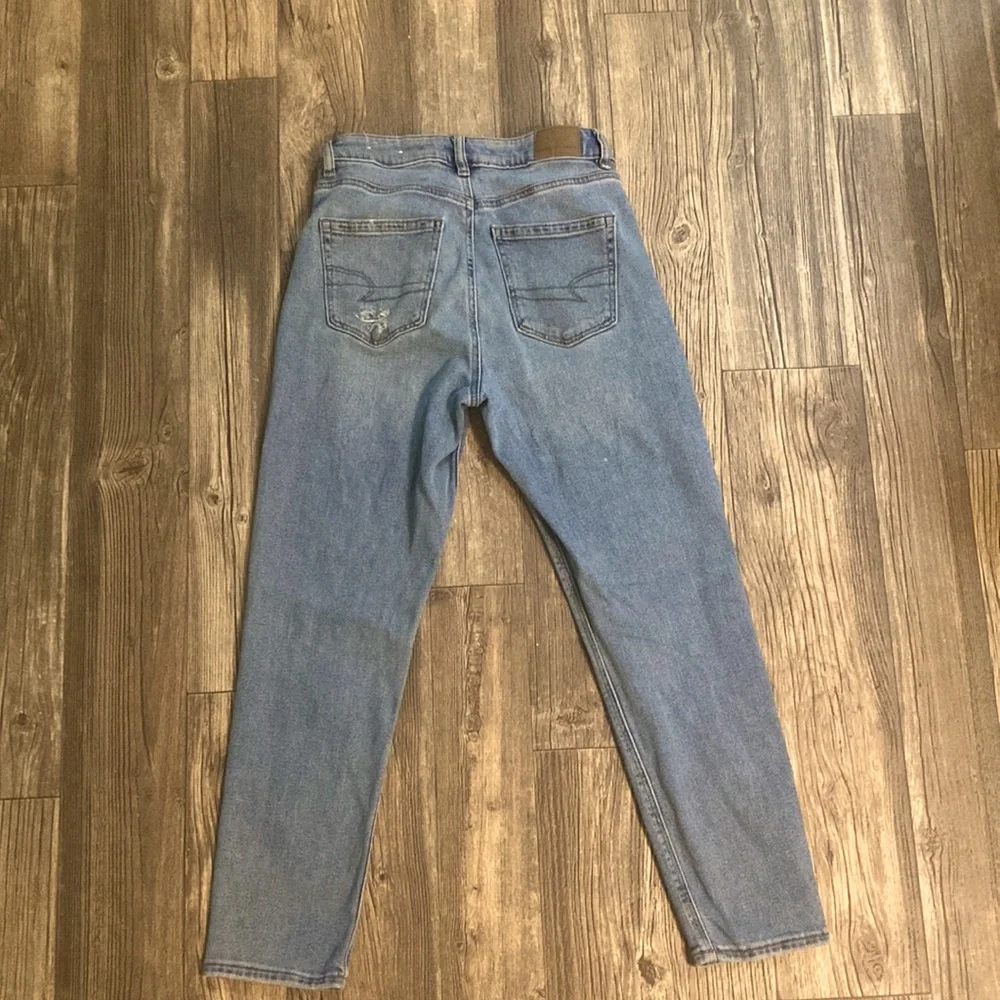 Super Cute and Comfy American Eagle Blue Jeans (Size 4)! - Picture 2 of 5
